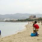 La playa de Can Pere Antoni recupera su actividad habitual después del atentado de ETA.