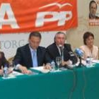 Alfredo Prada y Jacinto Bardal flanqueados por dos integrantes de la candidatura del PP