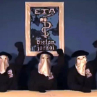 Tres miembros de ETA leen un comunicado, en septiembre del 2010.