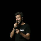 Pau Donés, vocalista de Jarabe de Palo, durante su actuación en el teatro Gayarre de Pamplona en 2017. JESÚS DIGES