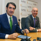 El consejero de Fomento y Medio Ambiente, Juan Carlos Suárez-Quiñones y el alcalde de León, José Antonio Diez. CARLOS S. CAMPILLO