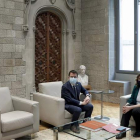 Aragonès ayer, con la alcaldesa de Barcelona, Ada Colau, en el Palau de la Generalitat. QUIQUE GARCÍA