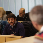 Manuel García, en el pleno de Villaquilambre celebrado este martes. FERNANDO OTERO