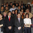 Foto de familia de todos los ganadores en la escalera del Palacio de los Guzmanes.