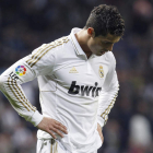 Cristiano Ronaldo se lamenta tras fallar una ocasión de gol muy clara durante el partido ante el Valencia.