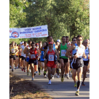 Los atletas, en los primeros metros de la carrera.