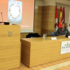 El director del Museo de la Alhaja en la Vía de la Plata de La Bañeza, Julio Carvajal, y Olga Cabero