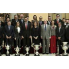La Familia Real posa con los galardonados en la entrega de los Premios Nacionales del Deporte 2010,