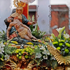 La Virgen de Angustias es una de las que mayor devoción genera entre los leoneses cada Semana Santa. Su imagen debuta cada año en la procesión de La Pasión. | ramiro