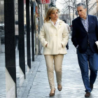 La vicesecretaria general del PSOE y cabeza de la lista europea, Elena Valenciano, y Ramón Jáuregui, a su llegada esta mañana a la reunión del comité federal.