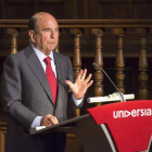 El presidente del Banco Santander, Emilio Botín, durante su intervención en la XIII Junta General de Accionistas de Universia.