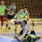 Los jugadores del Reale Ademar realizaron ayer un entrenamiento muy intenso para preparar el partido ante los maños.