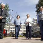 David Pastrana, Elena del Blanco, Elena de la Fuente y Angelines Manzano, residentes y empleadas de más antigüedad en la residencia pública de Armunia