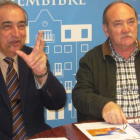 José Manuel Martínez y José Manuel Otero, ayer en el Ayuntamiento de Bembibre.