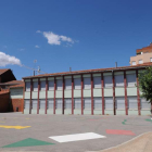 Vista del colegio público Trepalio, ubicado en Trobajo del Camino, desde el patio escolar. JAVIER