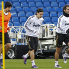 Altintop, Özil y Khedira, durante el entrenamiento previo al partido de hoy ante el Málaga.