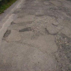 Detalle de uno de los cientos de socavones de la avenida del Canal