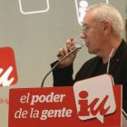 El coordinador de IU, Cayo Lara, fue ayer muy duro con Podemos.