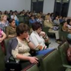 La foto muestra un momento de la asamblea de trabajadoras en la sede de CC OO de Ponferrada