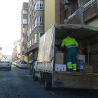 El Ayuntamiento ayudó a un vecino en silla de ruedas desahuciado en la mudanza a Astorga.