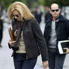 La infanta Cristina llega ayer a la sede de la Caixa en la avenida Diagonal en Barcelona para incorporarse a su trabajo.