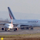 Un A380 de Air France en el aeropuerto Charles de Gaulle de París tras afectuar su primer vuelo trasatlántico en el 2009.