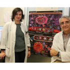 Sara Calleja, adjunta, y José María García Ruiz de Morales, jefe de Inmunología, en el Hospital de León.