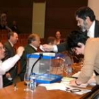 Un momento de la votación de los miembros del Claustro durante la reunión celebrada en Industriales