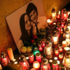 Recuerdo floral en memoria del periodista Jan Kuciak y su pareja, en Bratislava.