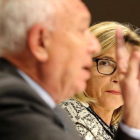 José Manuel García-Margallo y Joana Ortega, durante el debate que han mantenido este miércoles en Barcelona.