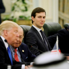 Kushner, en el centro, junto a Trump durante una reunión en Riad, el pasado 20 de mayo.