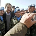 Zapatero se fotografió con los soldados, algunos de ellos de León