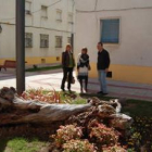 Concepción Rodríguez, María Eugenia Gancedo y Alberto Fernández durante la visita a la calle Viriato
