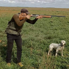 La temporada de caza menor arrancó el pasado 22 de octubre. En la foto Carlos Bravo con una de sus perras. DL