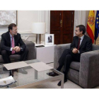 El presidente del Gobierno en funciones, Jose Luis Rodrí­guez Zapatero, recibió ayer por ultima vez a Mariano Rajoy, líder del PP y futuro jefe del Ejecutivo, en el Palacio de la Moncloa.