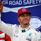 Hamilton hace el signo de la victoria tras vencer en el GP de Canadá. ANDRE PICHETTE