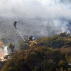 Imagen de uno de las decenas de incendios forestales que asolan Asturias.