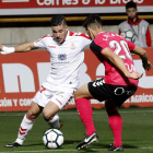 De la capacidad de Emi Buendía para zafarse del rival por banda depende en gran parte el éxito culturalista ante el Albacete en el Carlos Belmonte. MARCIANO PÉREZ