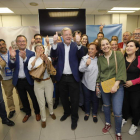 Silván salió a última hora con gesto vencedor, acompañado por otros candidatos del PP. RAMIRO