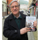 Villarías, con su novela, que mezcla historia y humor.