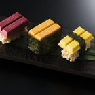 Las tres variedades de Kit Kat sushi.