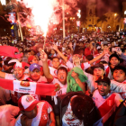 Miles de aficionados se lanzaron a las calles de Lima para celebrar la clasificación de Perú para el Mundial de Rusia.