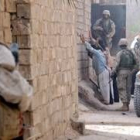 Los marines detienen a iraquíes en Faluya