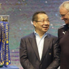 Vichai Srivaddhanaprabha, propietario del Leicester, y Claudio Ranieri, en los días felices del triunfo en la Premier.