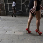Prostitutas en la calle de Sant Pau, en Ciutat Vella.