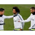 Benzema, James y Marcelo, durante el entrenamiento.