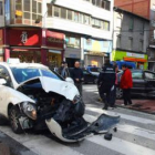 El taxi y el turismo chocaron en el cruce de Gómez Núñez con la avenida Valdés.