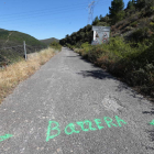 La Miño Sil señalizó en el suelo de la carretera el punto donde iría una barrera .