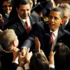 El presidente de Estados Unidos, Barack Obama, saluda a la concurrencia tras su intervención