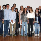 Foto de familia de los premiados con los consejeros de Economía y Hacienda y de Educación. DL